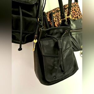 😎 Fossil Black Leather Drawstring Bucket Bag 😎Brass hardware n key, cool effect🖤
